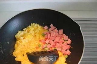 可口蛋炒饭的做法步骤：2