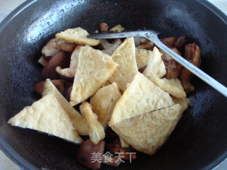 干锅鸡腿的做法步骤：2