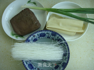 羊血粉丝豆皮汤的做法步骤：2
