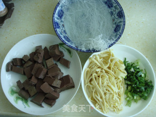 羊血粉丝豆皮汤的做法步骤：2