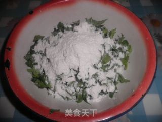 芹菜叶鸡蛋饼的做法步骤：2