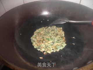 芹菜叶鸡蛋饼的做法步骤：2