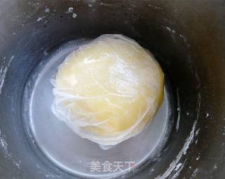 一种椰丝球的两种心思——夹心椰丝球的做法步骤：2