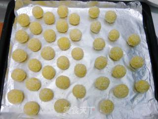 一种椰丝球的两种心思——夹心椰丝球的做法步骤：2