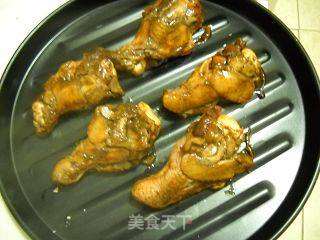 微波之黑椒鸡翅根的做法步骤：2