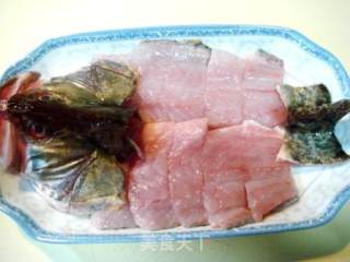 加官进爵麒麟鱼的做法步骤：2