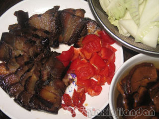 大白菜炒腊肉的做法步骤：3