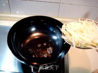 醋烹尖椒土豆丝的做法步骤：2