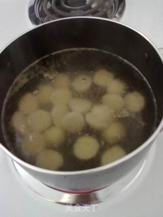 青菜豆腐鱼丸汤的做法步骤：2