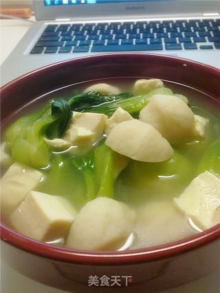 青菜豆腐鱼丸汤的做法步骤：2