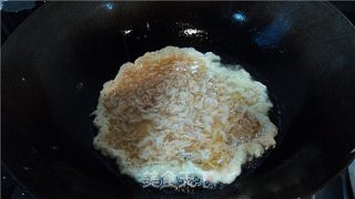 虾皮滑蛋炒韭黄的做法步骤：2