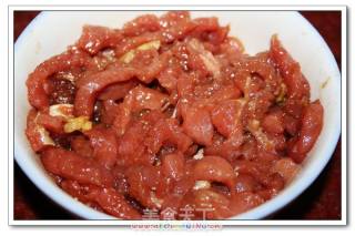 芹菜泡椒炒牛肉的做法步骤：2