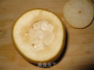 川贝冰糖炖雪梨的做法步骤：2