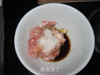 土豆红萝卜肉丸的做法步骤：2