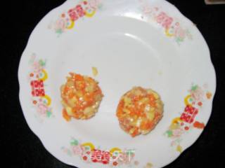 土豆红萝卜肉丸的做法步骤：2