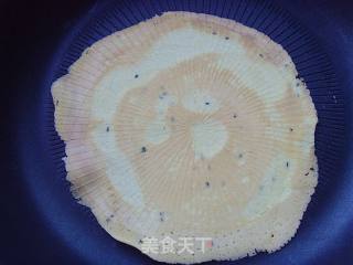 芝麻蛋卷的做法步骤：3