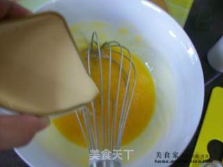竹炭粉是排毒的靓嘢@@竹炭戚风的做法步骤：5