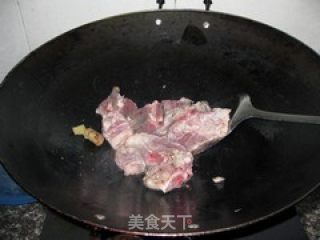 萝卜炖骨头的做法步骤：2