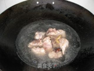 萝卜炖骨头的做法步骤：2