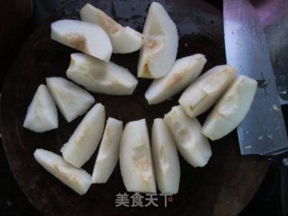 银耳枸杞炖雪梨的做法步骤：2