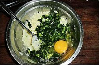 薯泥芹菜叶饼的做法步骤：2