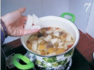 无花果雪梨糖水的做法步骤：3