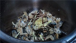蚝豉菜干粥的做法步骤：2