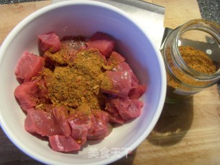 够味的南非式手抓牛肉的做法步骤：2