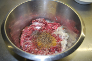 培根肉糜卷的做法步骤：2