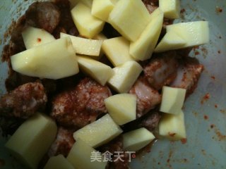 大邱蒸排骨（韩式焖排骨）的做法步骤：2