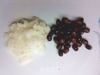 雪梨盅的做法步骤：2