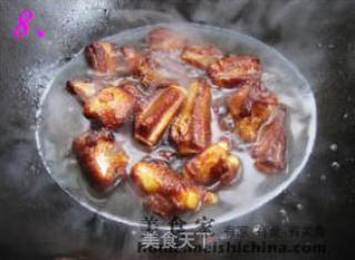 糖醋排骨的做法步骤：2