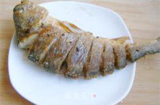 鲁菜中的经典之味——酱焖黄花鱼的做法步骤：4