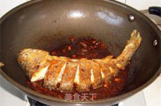 鲁菜中的经典之味——酱焖黄花鱼的做法步骤：4
