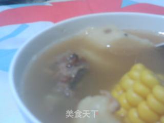 淮山粟米排骨汤的做法步骤：2
