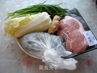 白菜虾仁水饺的做法步骤：2