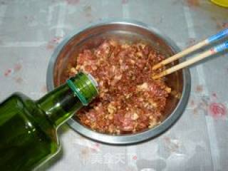 白菜虾仁水饺的做法步骤：2