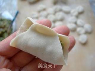 白菜虾仁水饺的做法步骤：2
