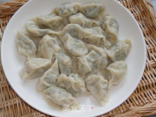 白菜虾仁水饺的做法步骤：2