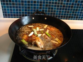 猪蹄子烧五花肉的做法步骤：5