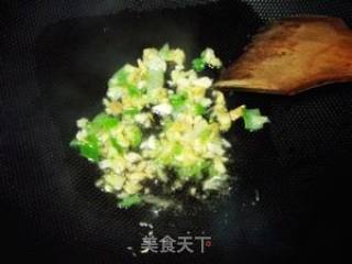 美容瘦脸的快炒小菜---西芹炒虾仁的做法步骤：4