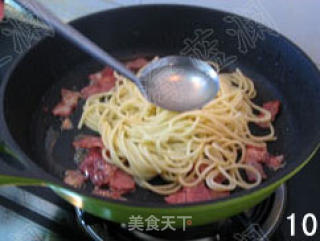 意面的另一款经典【培根蛋面】的做法步骤：4
