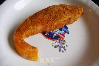简易双吃三文鱼 之 咖喱三文鱼的做法步骤：2