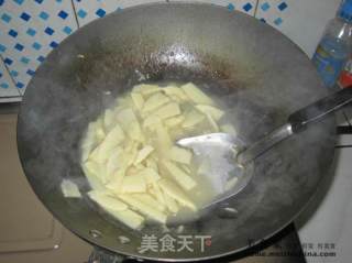 荠菜炒冬笋的做法步骤：3