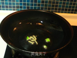 香菇炒虾的做法步骤：5