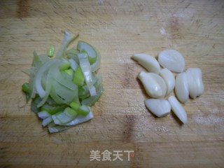 洋葱炒素鸡的做法步骤：2