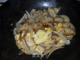 洋葱炒素鸡的做法步骤：2