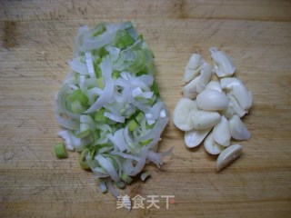 洋葱爆鸡胗的做法步骤：2
