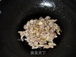 洋葱爆鸡胗的做法步骤：2