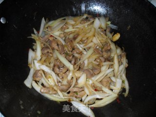 洋葱爆鸡胗的做法步骤：2